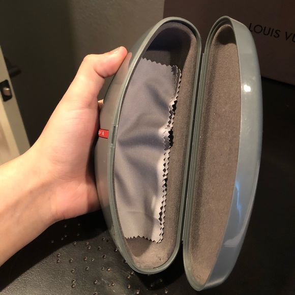 Prada sunglasses case - Picture 3 of 3